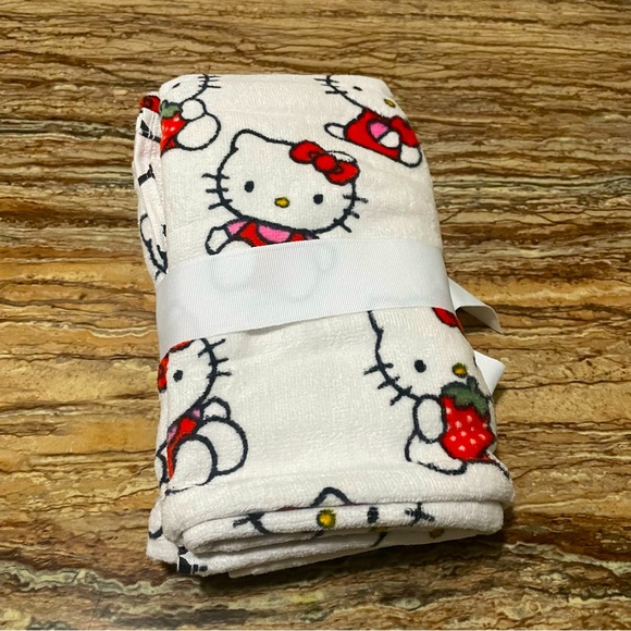 Hello Kitty - Picture 3 of 3